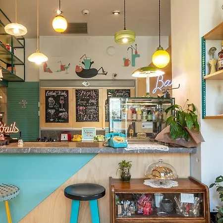 아파트 The Caravan